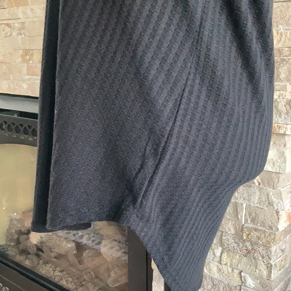 Chaser black waffle weave long sleeve shirt tunic rounded hi lo button sleeve - Picture 10 of 16